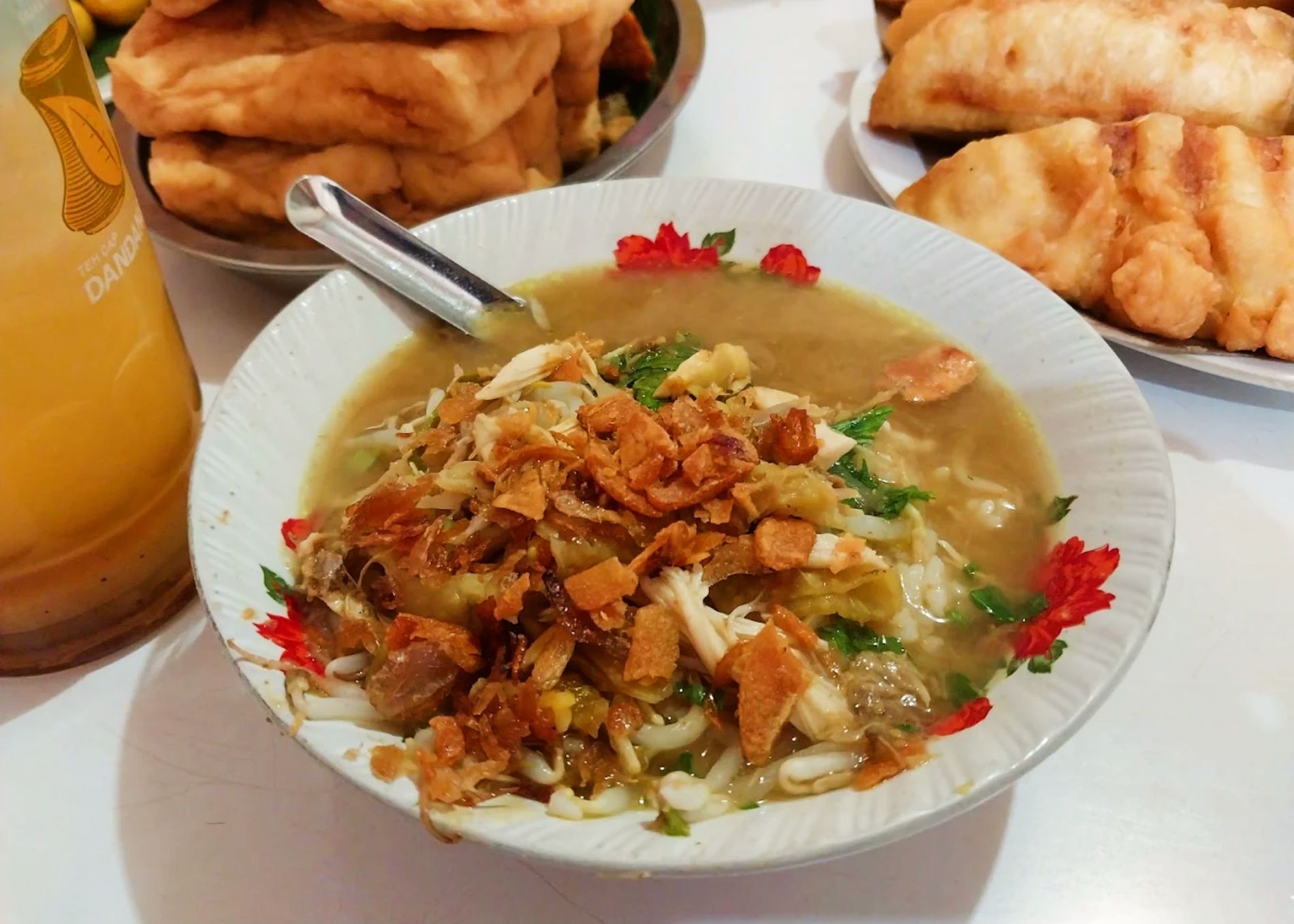 Soto Kudus Ny. Santi: Jantung Rasa di Jalan Dr. Soetomo